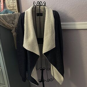 Women’s Navy And White Sherpa Open Front Cardigan With Pockets Size Small